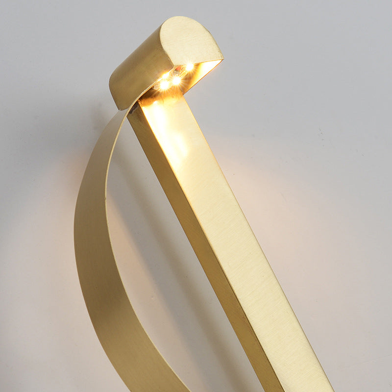 Brass Curve LED Wall Mount Light Minimalistic Metal Wall Sconce Lamp for Living Room