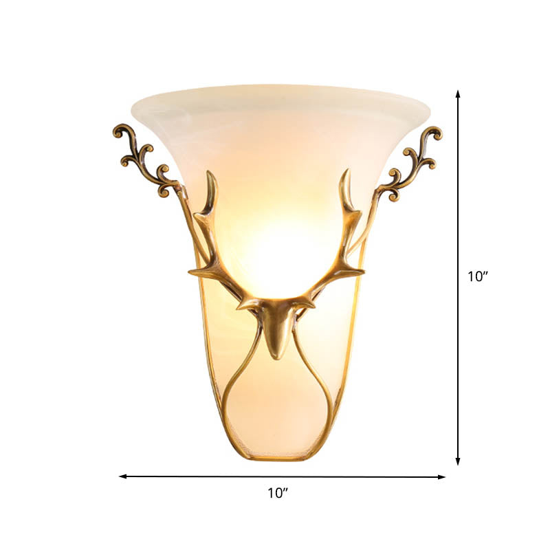 Mont traditionnel de trompette Éclairage Verre givrée 1 lampe murale à la tête en laiton avec wapiti