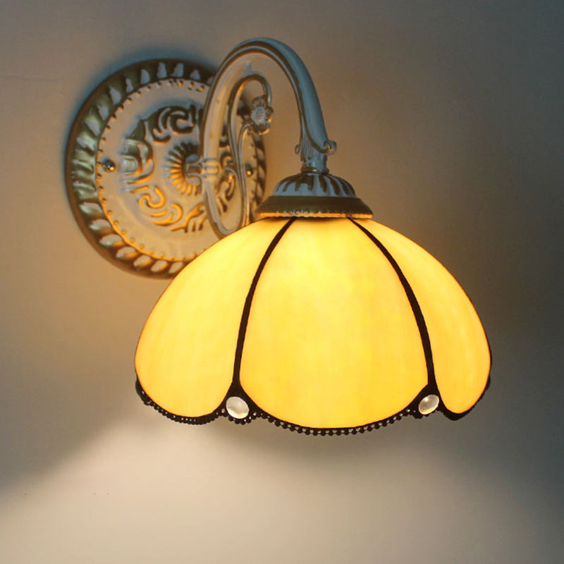 1-Head Scalloped Wall Light Tiffany Style Handcrafted Glass Wall Sconce for Living Room