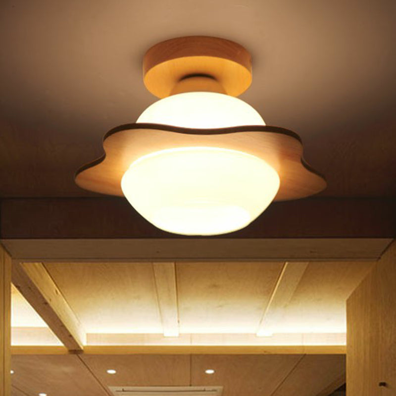Blumenkorridor halb Flush Mount Leuchte Creme Glas 1-Licht nordische Deckenbehandlung in Holz