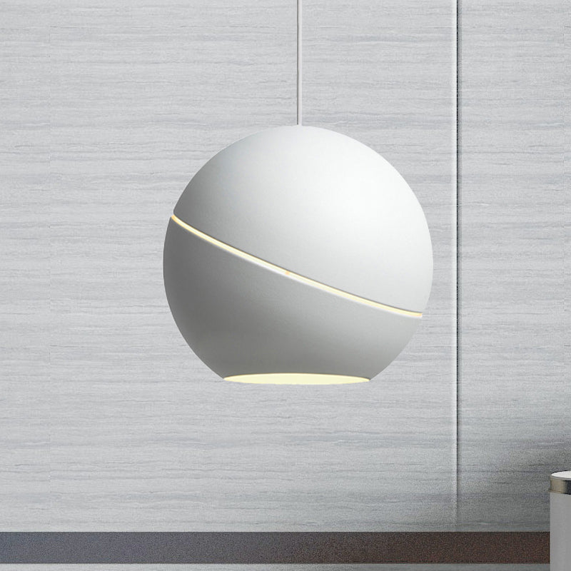 Schwarz/Zinnscheibe geschnittene Kugel Hängende Leuchte einfache Style 1 Light Metallic Anhängerlampe für Wohnzimmer