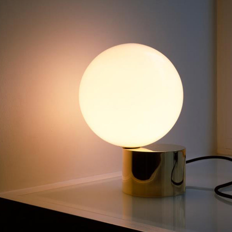 Lampe de table à balle en verre givré contemporain élégant 1 éclairage de table dorée clair avec base de cylindre