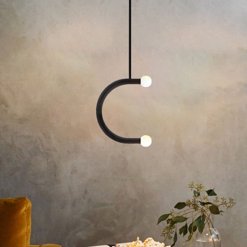C Luz de colgante colgante de forma C Luz de colgante de led negro de metal simple para comedor para comedor