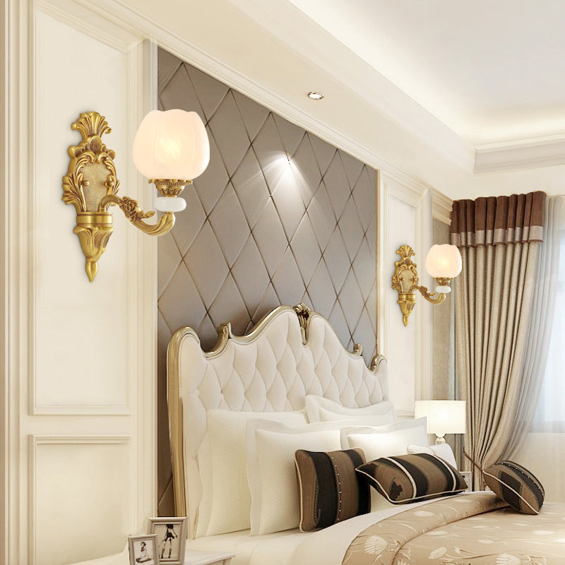 Bloemvormige foyer wandlamp traditionele opaalglas bronzen afwerking wand gemonteerd licht