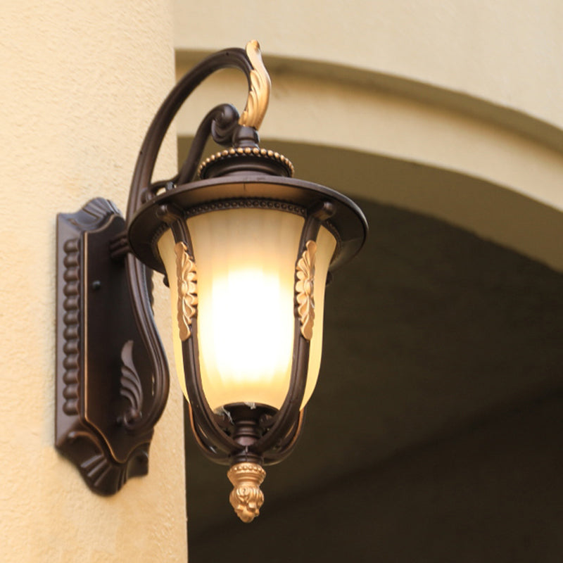 Opaal geribbelde glazen bellmuurlamp traditioneel