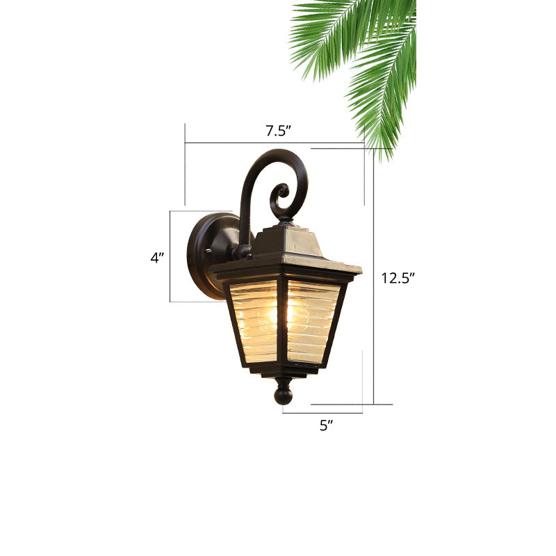 Lámpara de montaje de pared de una sola compuerta minimalista de linterna de vidrio acanalado trapezoide en negro