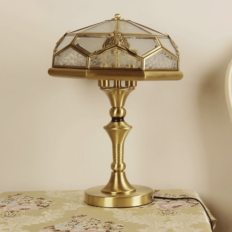 Lampada da tavolo classica con paralume a ciotola Lampada da notte con pannelli in vetro satinato a 3 luci in ottone per camera da letto