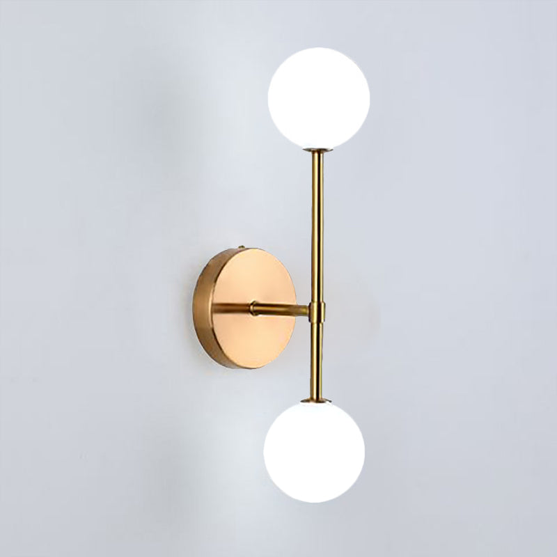 Zwart/gouden bal sconce licht eigentijdse 2 lichten opaalglas LED spoeling mount mount wall sconce