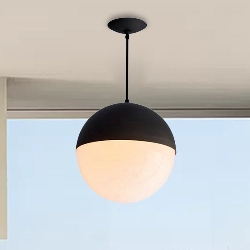 Lampada a ciondolo di sfera nera/oro Modernista 1 Light Aitura del soffitto in vetro opale per cucina