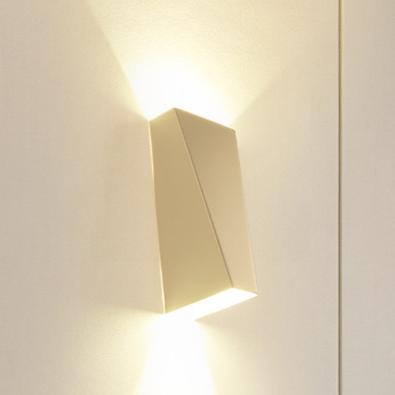 Simplistische stijl Trapezoid Wall Wringer Licht aluminium Warm/wit verlichting LED BED -muurlampje in zwart/wit in zwart/wit