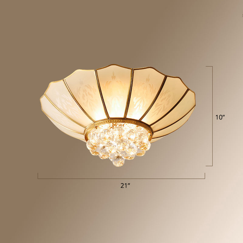 Gold-Finish 4-Licht Deckenbefestigung Kolonialstil Frosted Glas Schüssel geformtes Flush Mount Licht