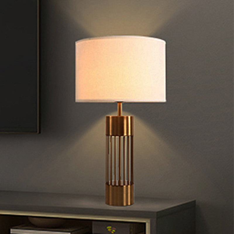 Trommelstoff Stoff Schreibtisch Lampe Traditionelle 1 leichte Schlafzimmer Lesen Sie Licht in Messing mit Zylinderbasis