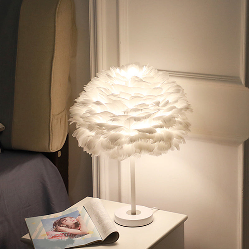 Lampada da tavolo Feather Flower Blossom Lampada da notte contemporanea a lampadina singola per camera da letto