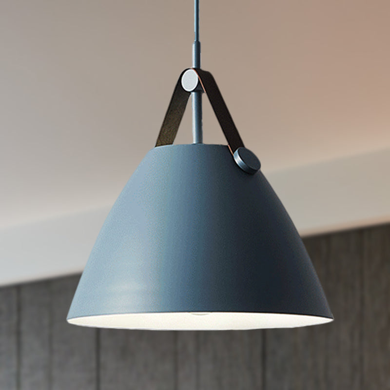 Modernistische konische Anhängerbeleuchtung 10,5 "/14" W 1 Glühbirnen -Metall -Aufhängung Licht mit Lederband in Schwarz/Blau über dem Tisch