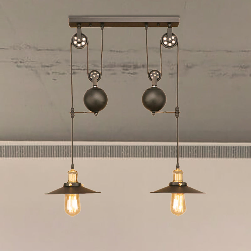 Schmiedeeisen schwarzes Finish Anhänger Leuchte Flache Schatten 2 Glühbirnen Antiquitätenstil Deckenleuchte für Wohnzimmer
