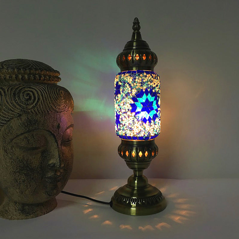 1 Glühbirnenzylinder -Taskbeleuchtungstradition rot/blaues Glas Nachttischlampe mit Messingmetallbasis