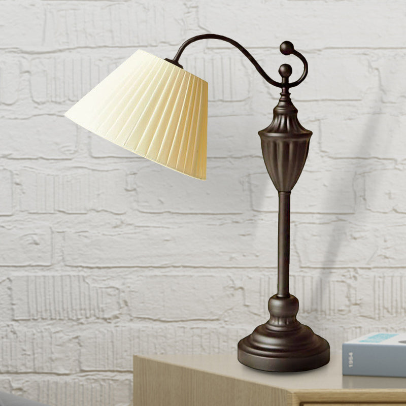 Traditional Barrel Shape Study Light 1 Light Fabric Task Lighting in White/Blue/Green for Bedroom