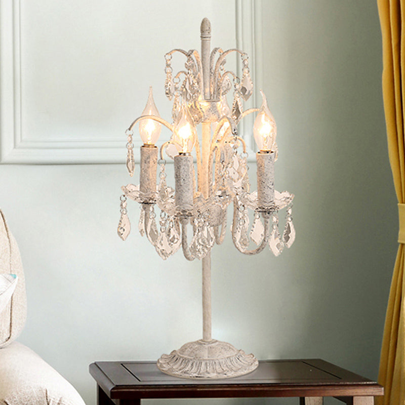 Luxuriöser Stil Kerzenschreibtisch Licht 4 Köpfe Metalltischlampe mit Kristall -Deco in Weiß für Erwachsene Schlafzimmer