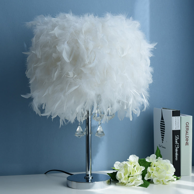Romantic Drum Desk Light Feather Feather White Table Light con cuentas de cristal transparente para restaurante de hotel