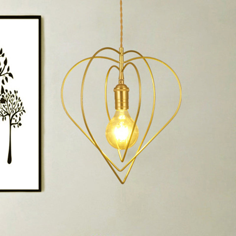 One Bulb Loving Heart Pendant Light Romantic Metal Pendant Lamp in Gold for Dining Room Hotel