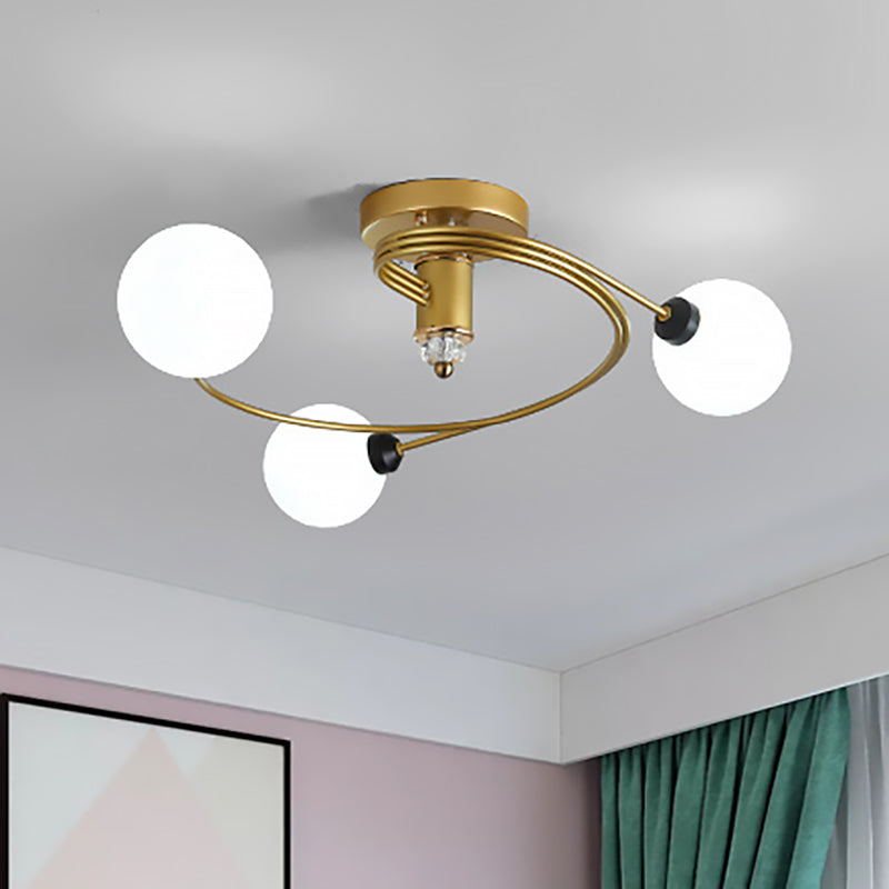 Gold Spiral Semi Flush Lighting Nordic 3/5 Lichter Deckeneinbau mit Orb Klar/Milch/Weiß Glasschirm