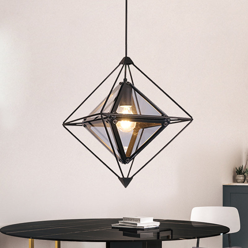 Zwart/goud/barnsteenglas 1-licht druppel hanger koloniale diamantvorm plafondlamp met een buitentijzer met exterieur ijzerframe