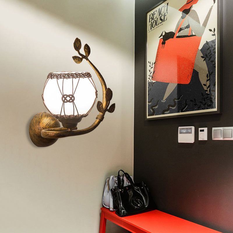 Opale Glass Rust Sconce lampe à bulles à 1 Light Light Vintage Mall Mount Éclairage pour salle à manger avec feuilles de fer Déco