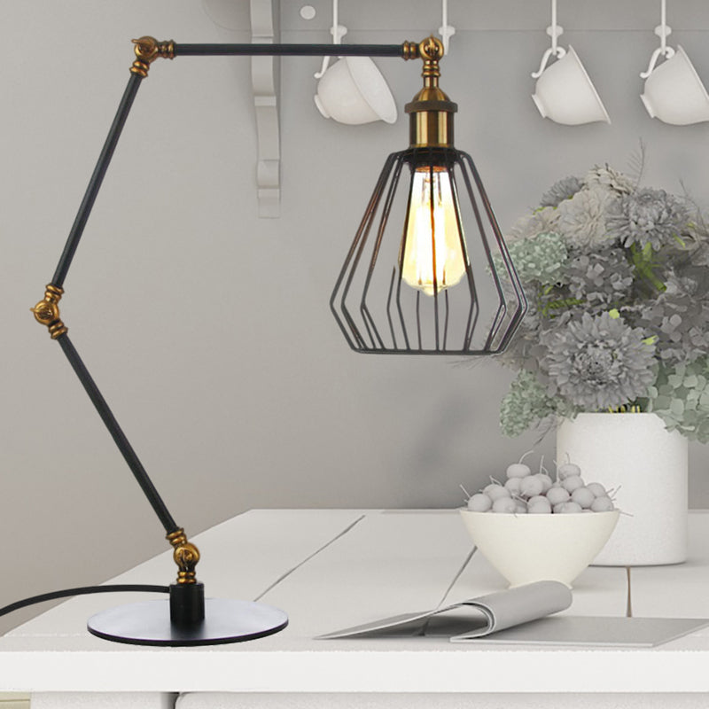 Lampada da tavolo per camera da letto Diamond Cage Illuminazione metallica Lampada da tavolo regolabile elegante a 1 testa per fattoria con finitura nera/ottone