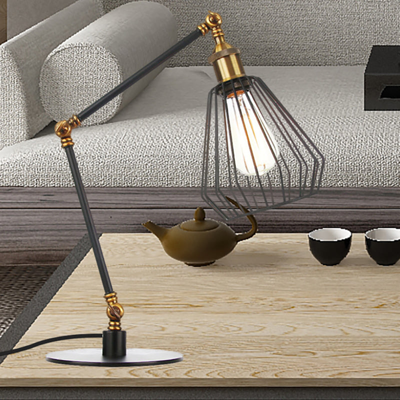Lampada da tavolo per camera da letto Diamond Cage Illuminazione metallica Lampada da tavolo regolabile elegante a 1 testa per fattoria con finitura nera/ottone