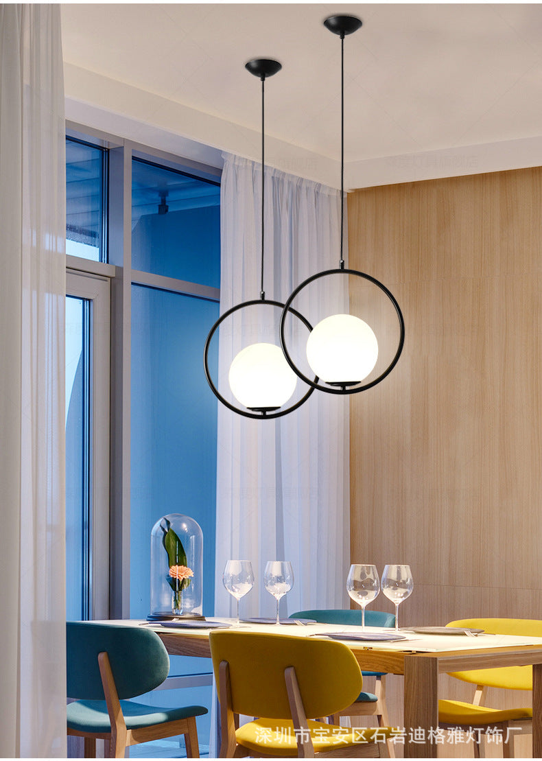Mitte des Jahrhunderts Design Globe Hanging Lampe Weißglas Schatten Anhänger Licht mit Metallring