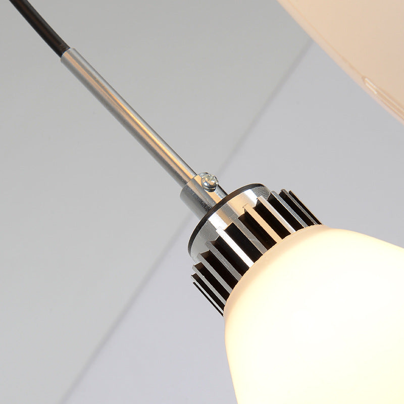 Luce a sospensione cromata minimalista a 3 luci a ciondolo di vetro opale satinato per sala da pranzo