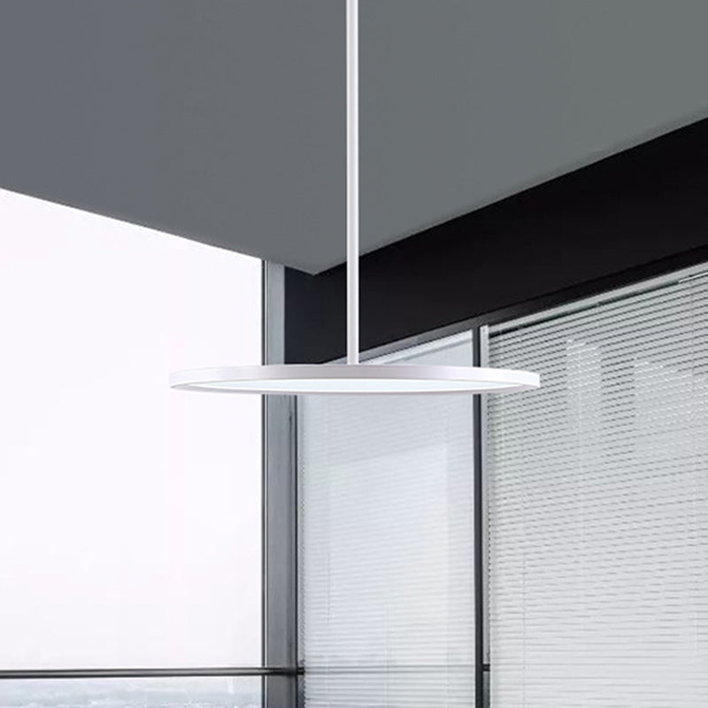Éclair de plafond à LED à ombre plate Light acrylique Prendant minimaliste avec tige suspendue