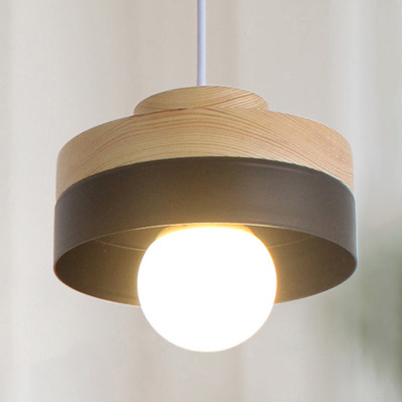 Lumière suspendue à la nuance en bois