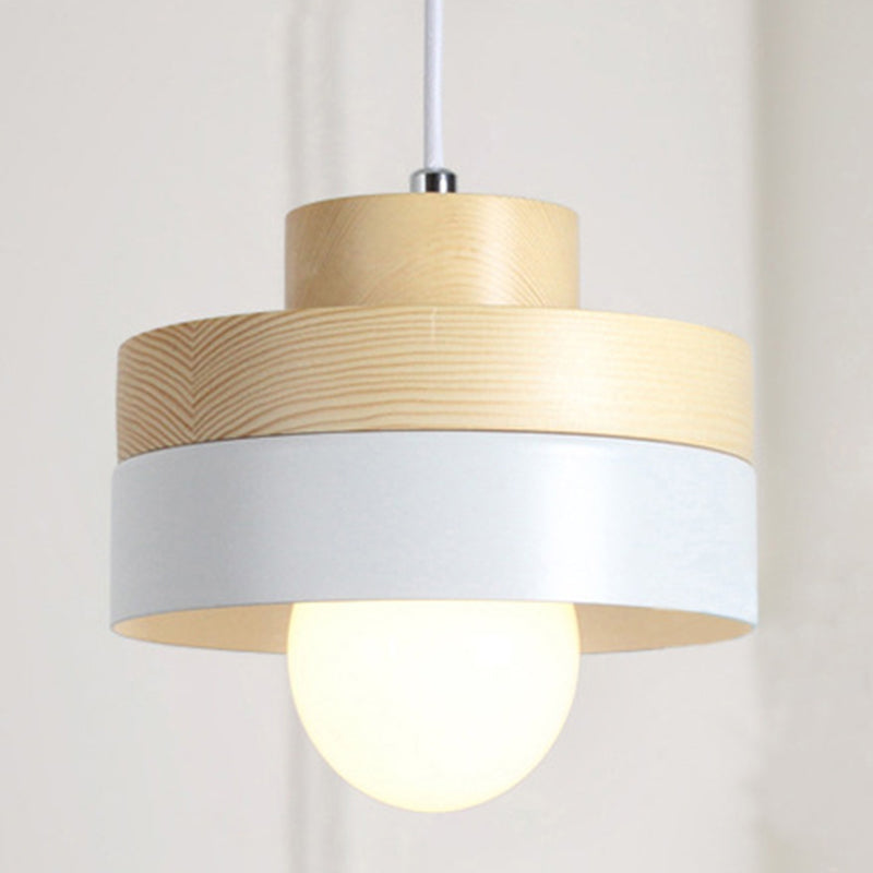 Lumière suspendue à la nuance en bois