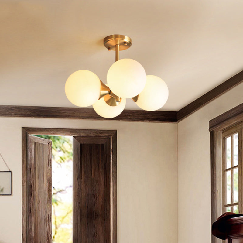 Postmoderne Metallhänge Kronleuchter leichter Opalglas Schatten 4 Licht Deckenkroren in Gold für Schlafzimmer