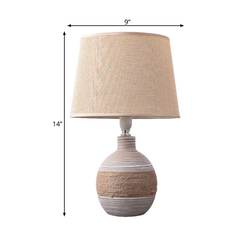 Flaxen/grijze 1-licht nachtkastje Lamp Traditionele stof Drum Desk Licht met trapezoid/ovaal/Globe keramische basis