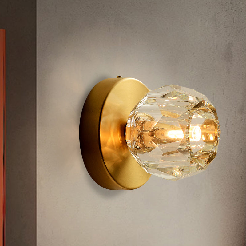 1 Kopf Wohnzimmer Wandleuchte zeitgenössischer Stil Goldene Wandhalterung Lampe mit facettierten globalen klaren Glasschatten