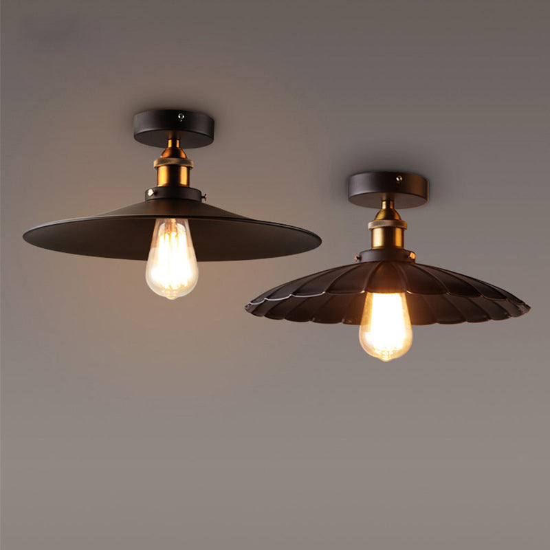 Lampada da soffitto industriale in metallo leggero con bordi smerigliati 1