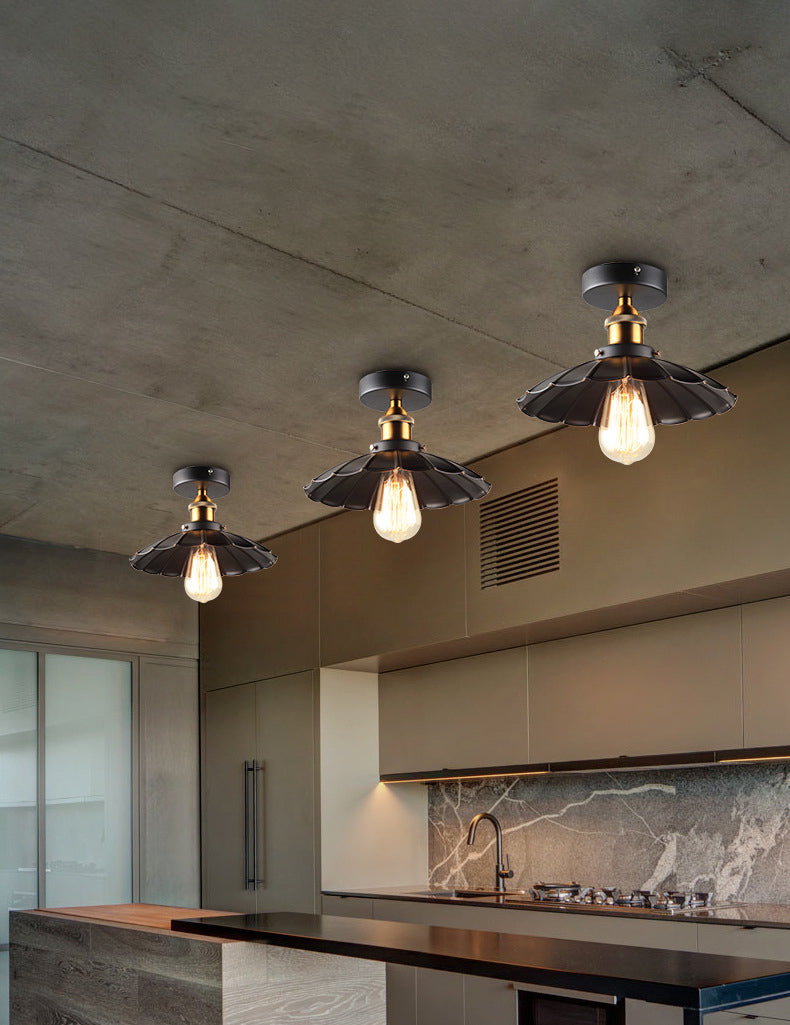 Lampada da soffitto industriale in metallo leggero con bordi smerigliati 1