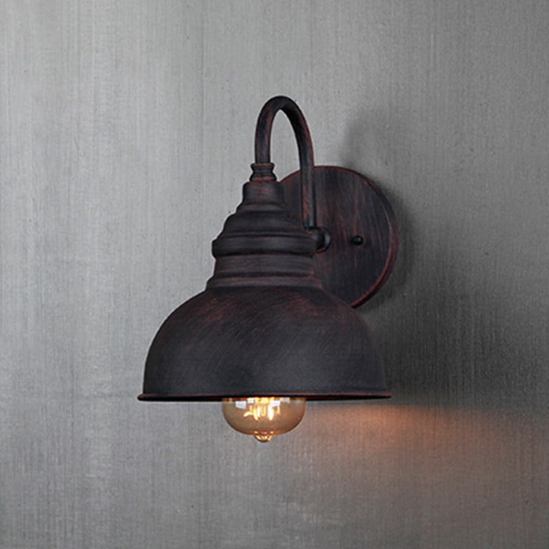 Iluminación industrial de pared de la pared al aire libre.