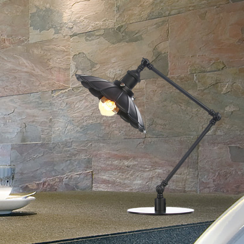 1 Bulb Study Room Table Lighting Vintage Stylish Adjustable Black/Brass Table Lamp with Scalloped Edge Metal Shade