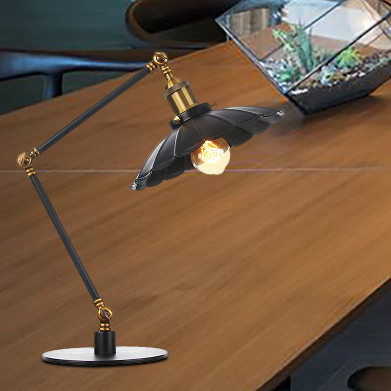 1 Bulb Study Room Table Lighting Vintage Stylish Adjustable Black/Brass Table Lamp with Scalloped Edge Metal Shade
