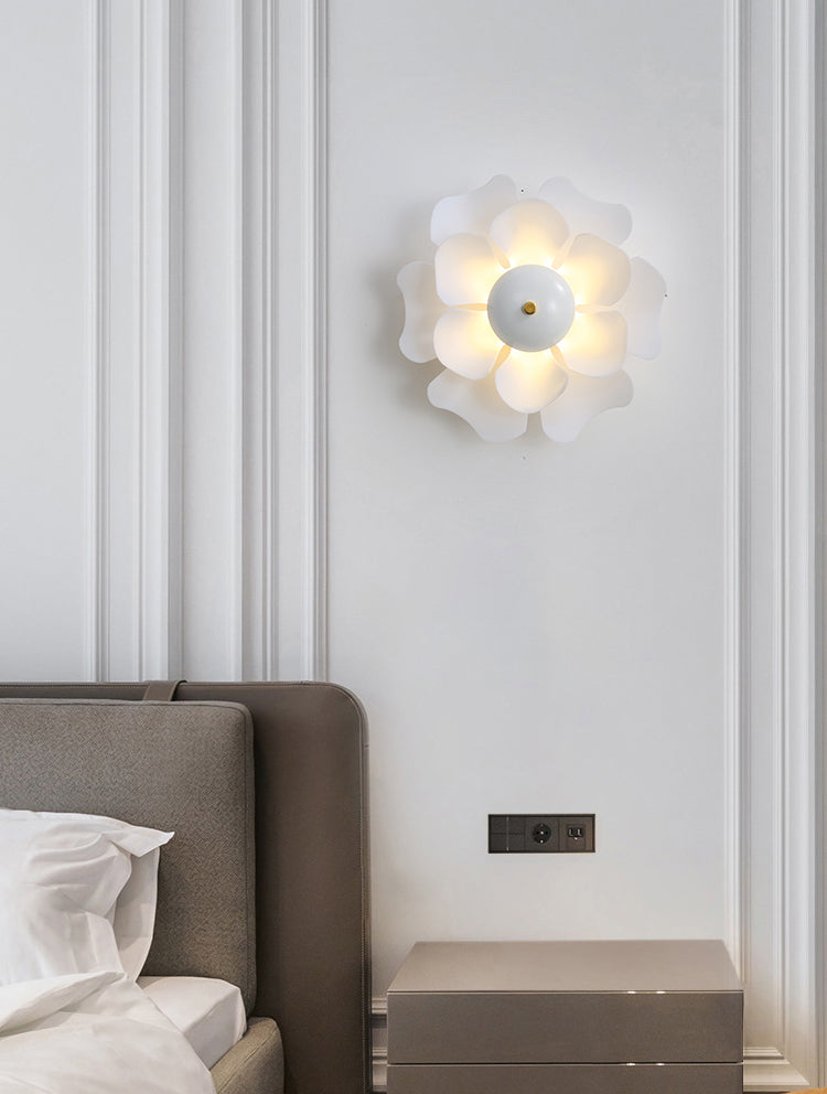 Nordic Style Flower Shape Wall Lamp Indoor Fashion Decoration Wall Sconce with Acrylic Shade