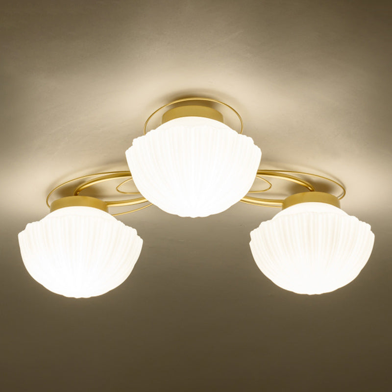 American Traditional Style Plafond Light Mount-Mount avec des coquillages en verre givré blanc Shade en or