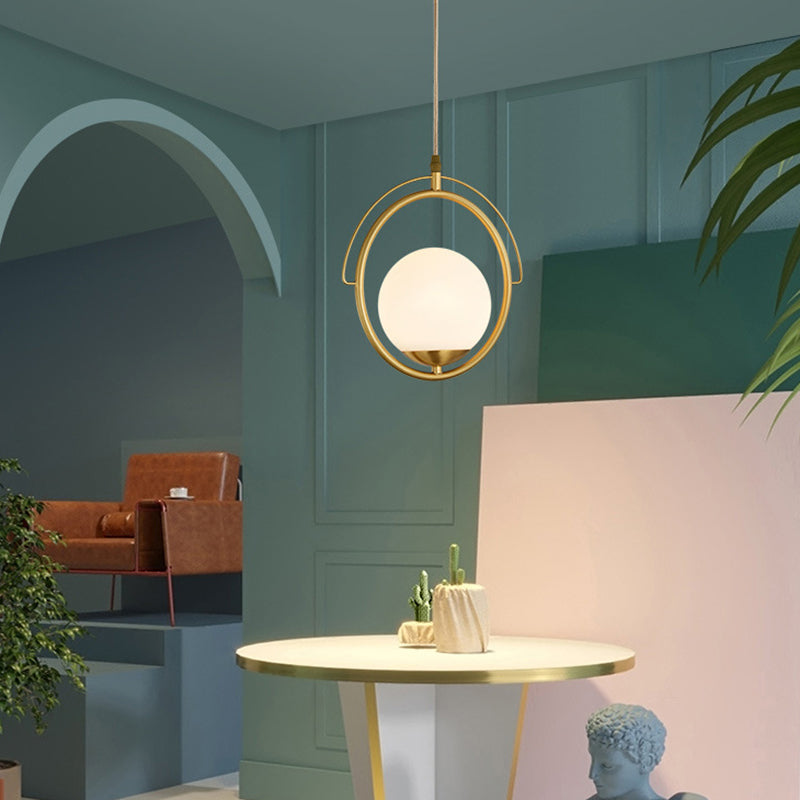 11.5 "Diameter Brassring Eenmalige lichtophanging Lamp Witglas Balschaduw Moderne stijl Verlichtingsarmatuur voor slaapkamer