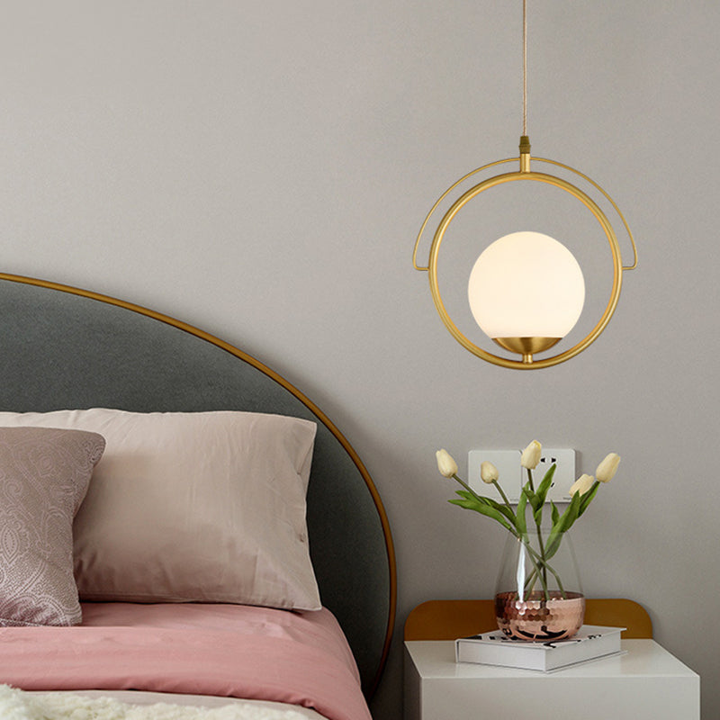 11.5 "Diameter Brassring Eenmalige lichtophanging Lamp Witglas Balschaduw Moderne stijl Verlichtingsarmatuur voor slaapkamer