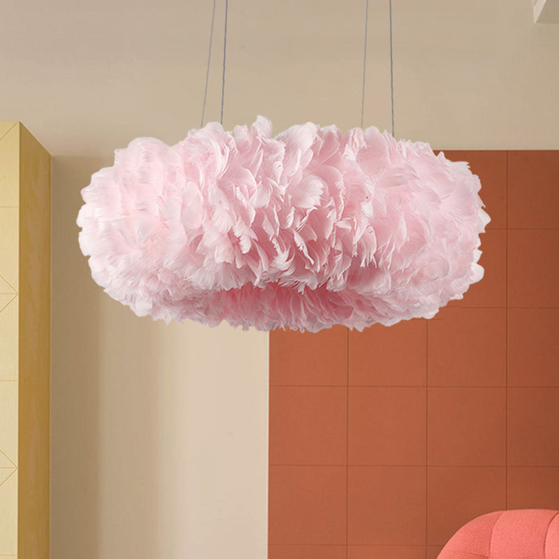 Il lampadario a forma di ciondolo a forma di ciambella rosa illuminazione lampadario piuma per camera da letto