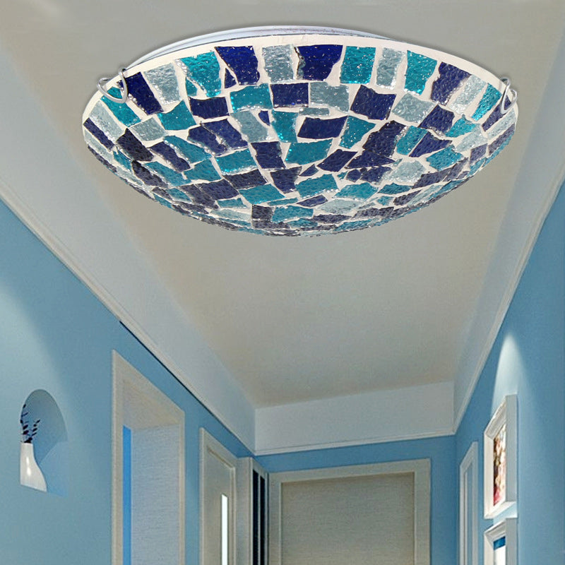 Plafonnier rond style Tiffany 12"/16" W en verre teinté, 1 ampoule, plafonnier encastré avec décor de coquille en bleu/bleu ciel