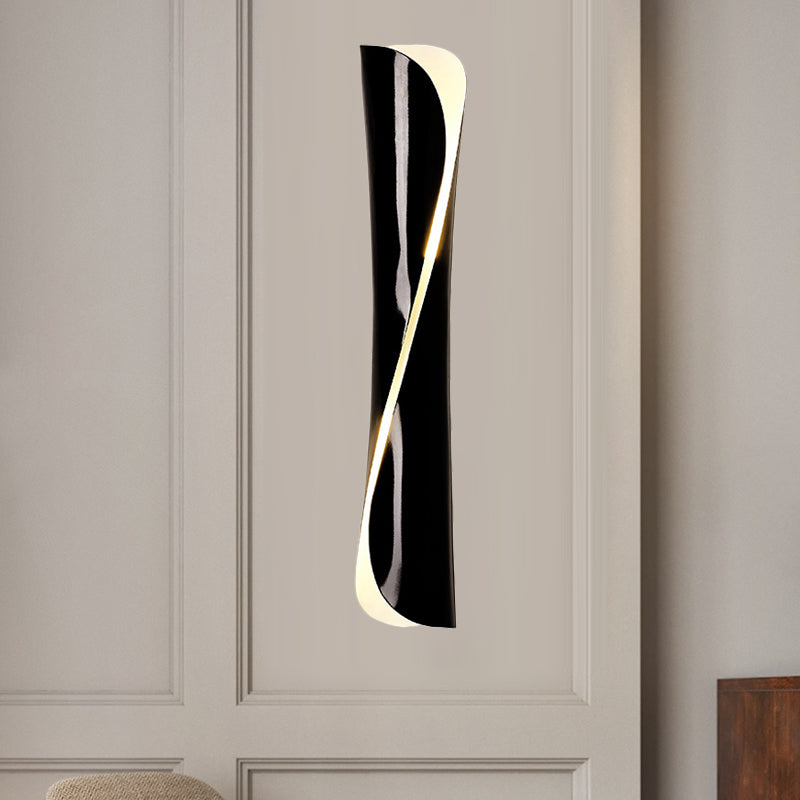 Speciatura da parete della superficie di ferro attorcigliata 21,5 "/31" larga coloniale 2 lampadine nera/bianca.