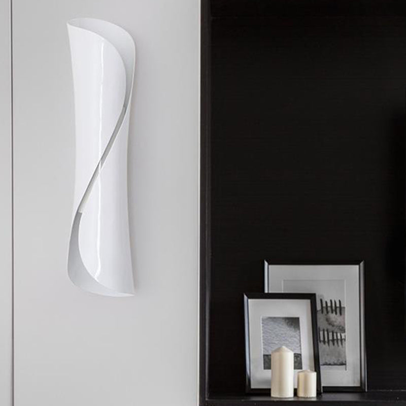 Speciatura da parete della superficie di ferro attorcigliata 21,5 "/31" larga coloniale 2 lampadine nera/bianca.